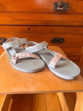 Teva Women's Universal Sandal - Light Gray/Silver and Pale Pink
